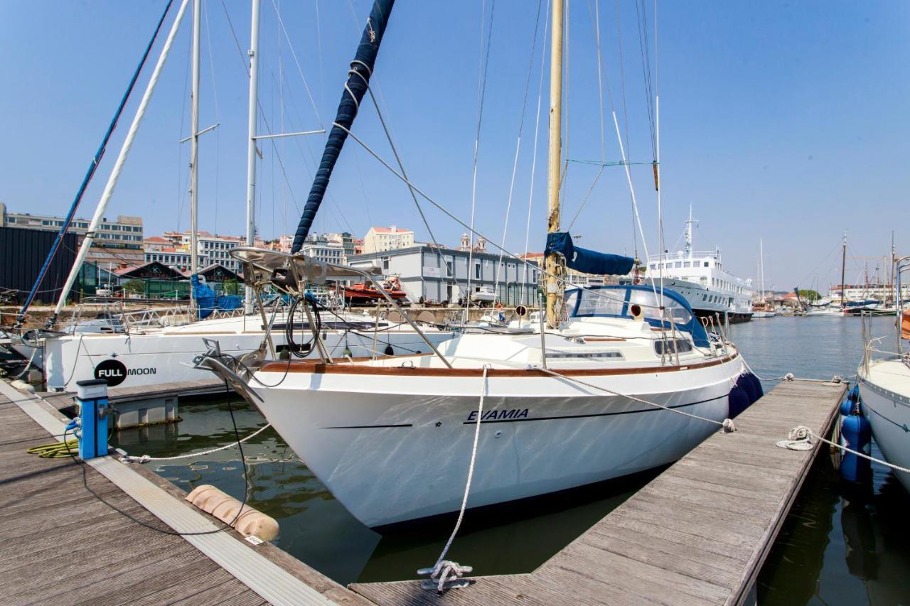 Evamia Boat Bådhotel Lisboa